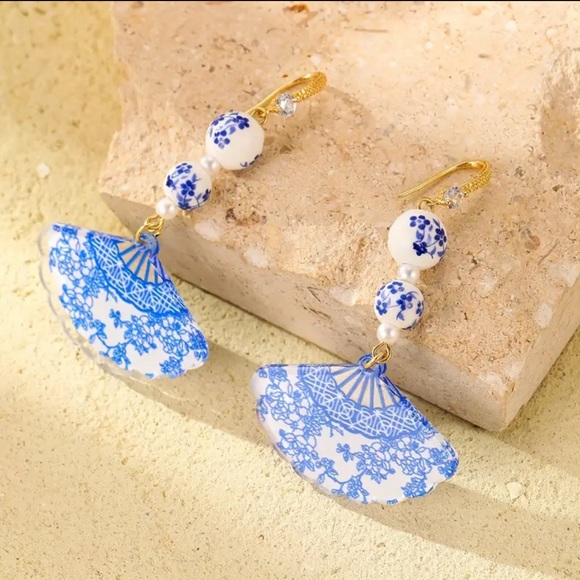 NEW Arrival - Stunning Porcelain Fan Earrings - Picture 2 of 3